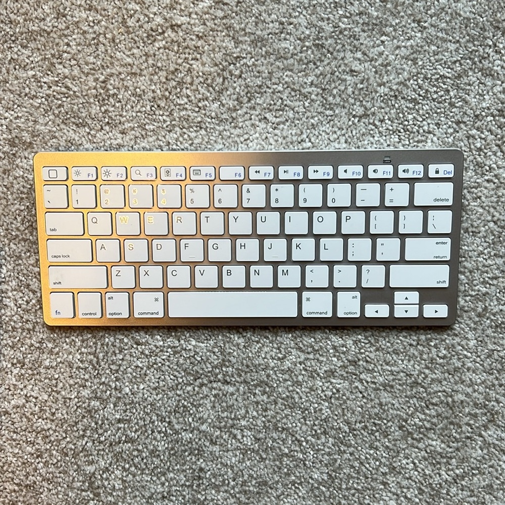 Wireless Keyboard - Picture 4 of 8